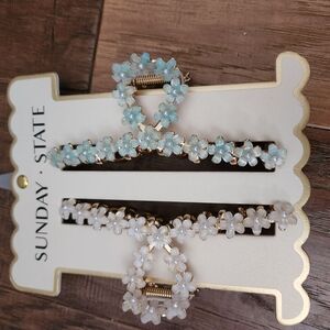 Floral Hair Clip Set - Blue and White